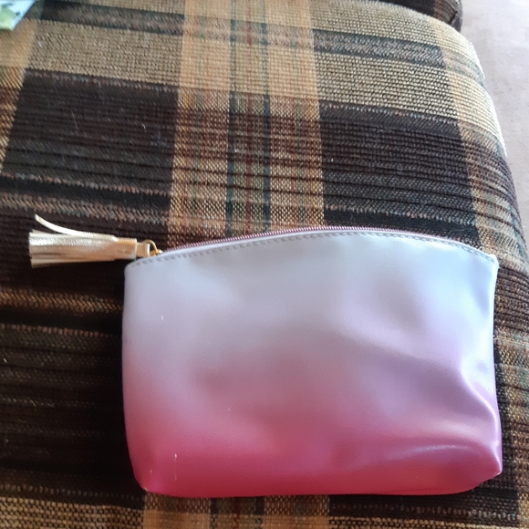 Ipsy bag and four items - Picture 2 of 9
